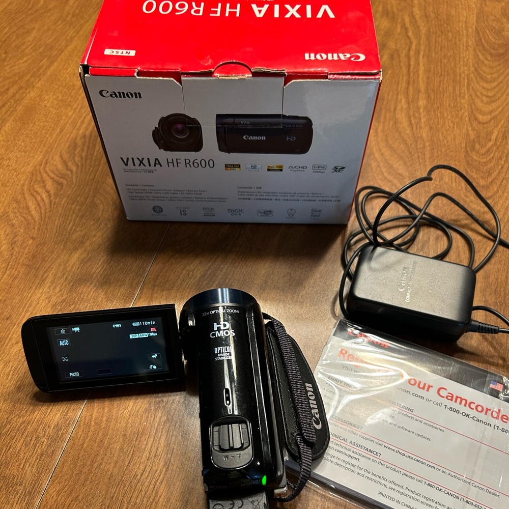 Canon VIXIA HF R600 Black Video Camera